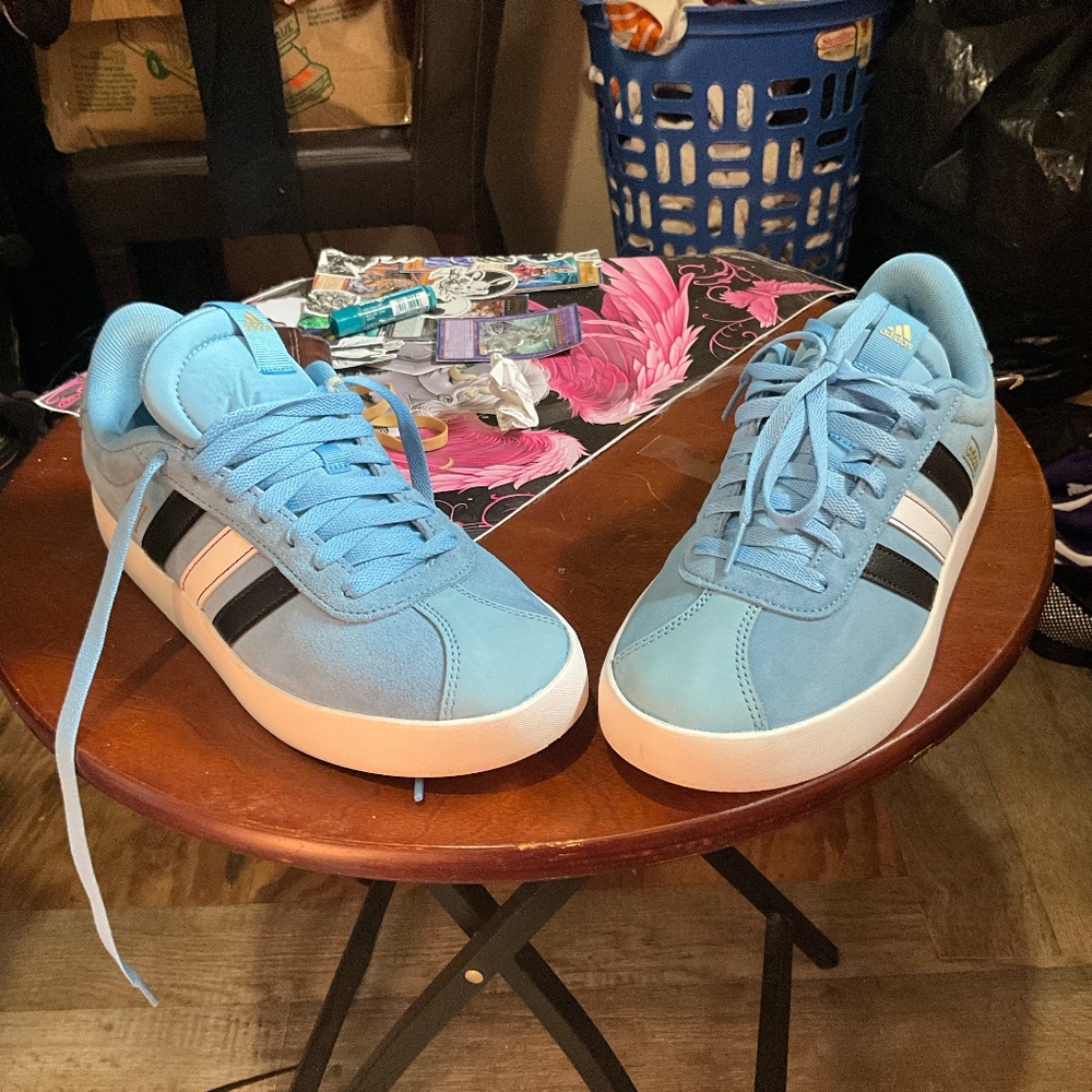 size 8 Adidas I accept all offers